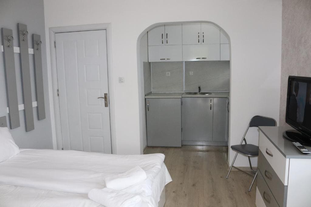 Studio with Balcony room - Image 3
