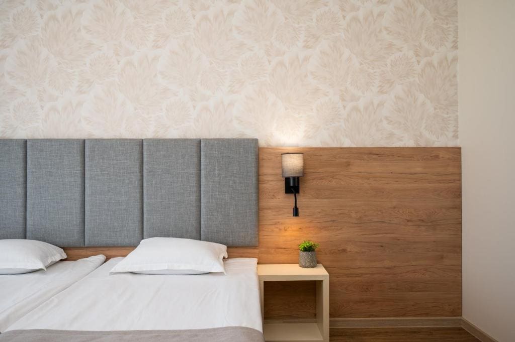 Deluxe One-Bedroom Apartment with Balcony and Sea View - Free Access to Aquapark and Action Park room - Image 3