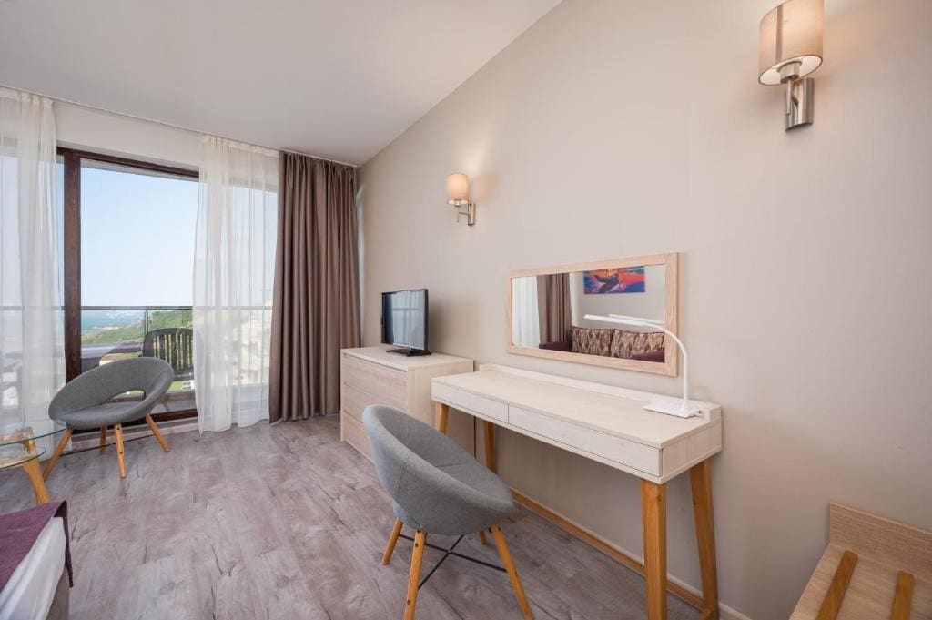 Deluxe Twin Room with Balcony and Sea View - Free Access to Aquapark and Action Park room - Image 3