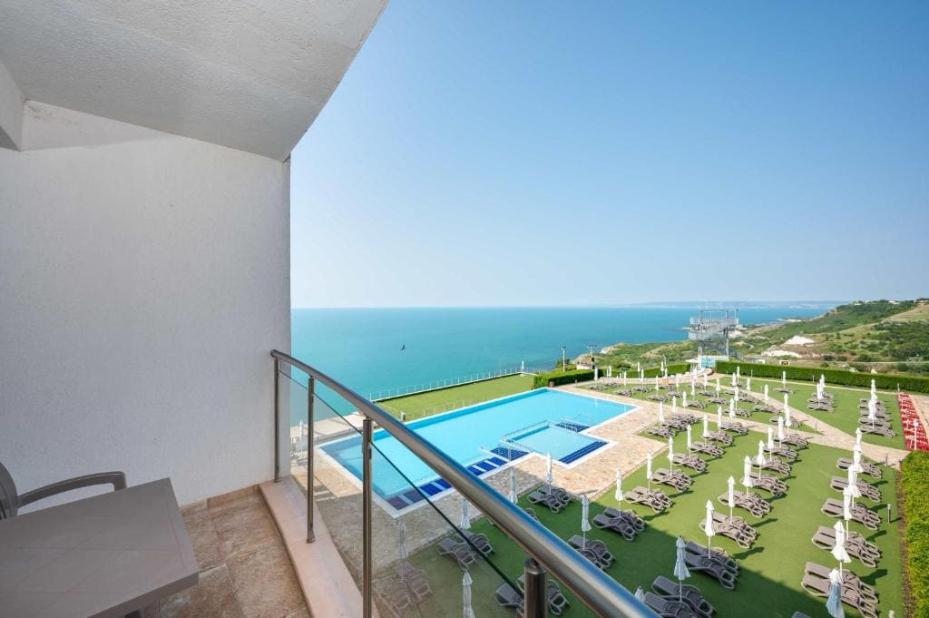 Deluxe Twin Room with Balcony and Sea View - Free Access to Aquapark and Action Park room - Image 1