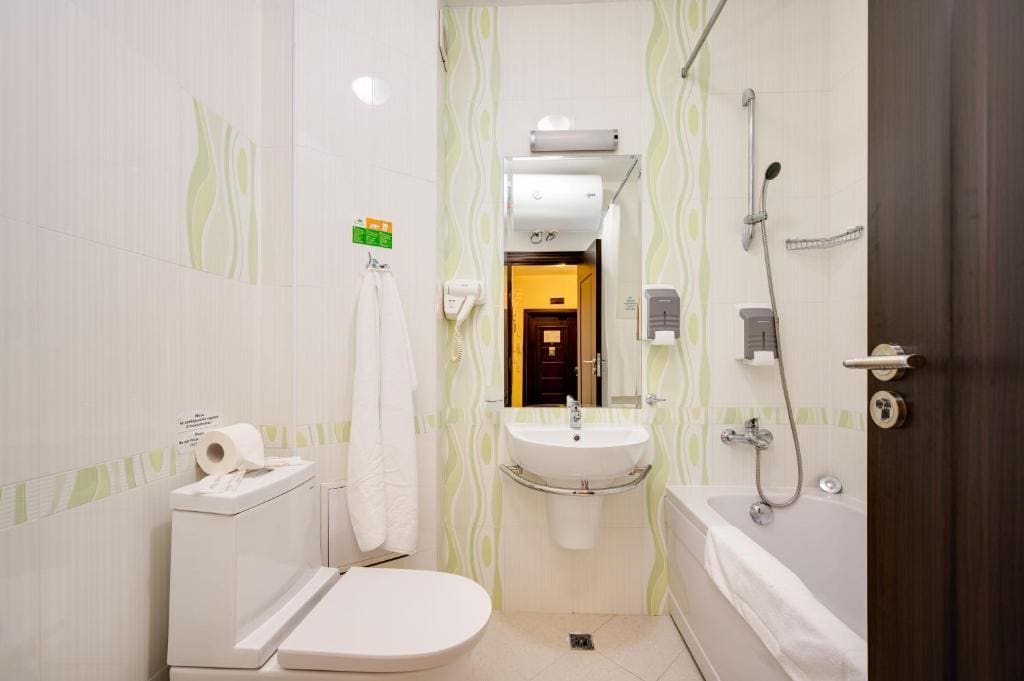One-Bedroom Apartment with Balcony and Pool View - Free Access to Aquapark and Action Park room - Image 1