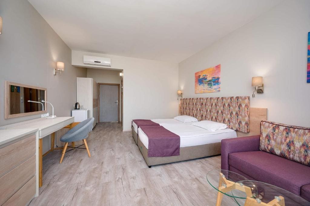 Twin Room with Balcony and Park View - Free Access to Aquapark and Action Park room - Image 1