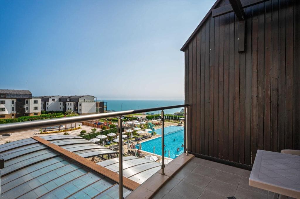 Twin Room with Balcony and Sea View - Free Access to Aquapark and Action Park room - Image 1