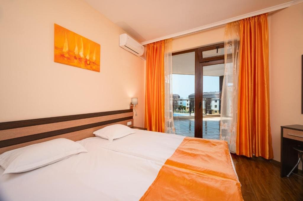 Two-Bedroom Apartment with Balcony and Pool View - Free Access to Aquapark and Action Park room - Image 3