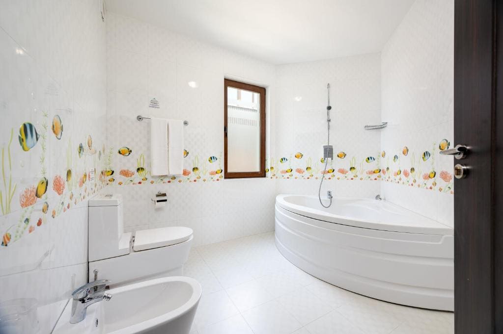 Two-Bedroom Apartment with Balcony and Pool View - Free Access to Aquapark and Action Park room - Image 2