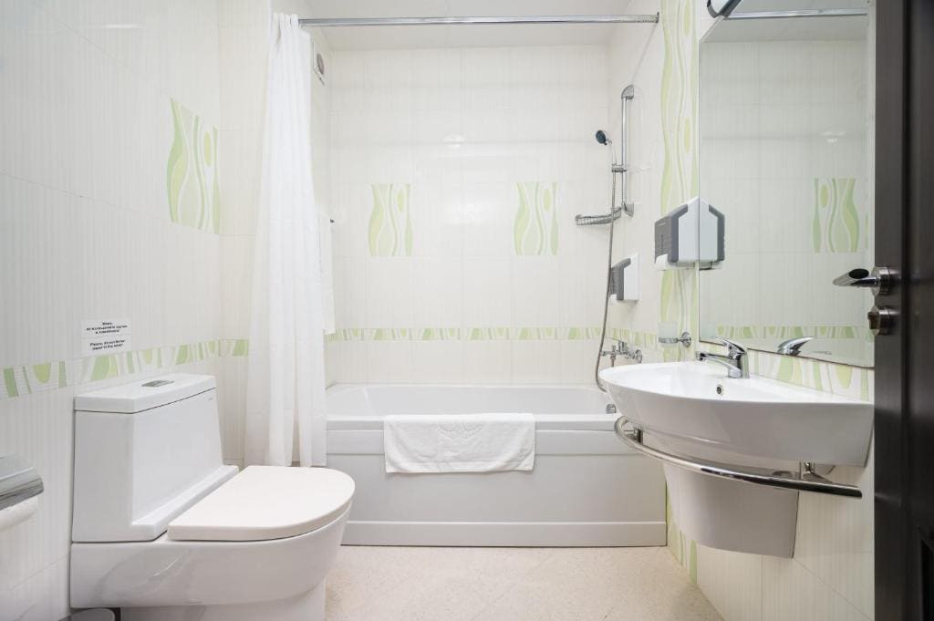 Two-Bedroom Apartment with Balcony and Pool View - Free Access to Aquapark and Action Park room - Image 1