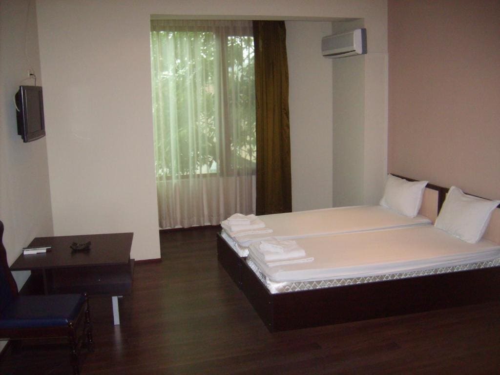 Deluxe Double or Twin Room room - Image 2