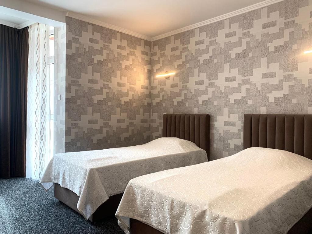 Deluxe Double or Twin Room with Balcony room - Image 3