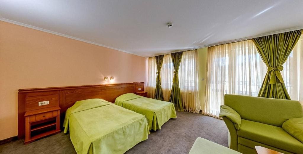 Deluxe Twin Room room - Image 1