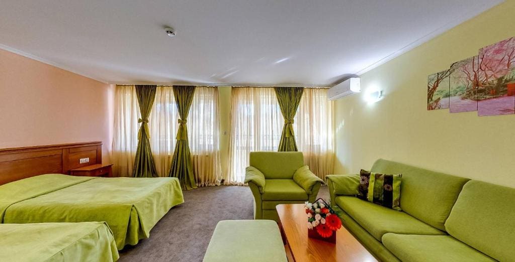 Deluxe Twin Room room - Image 2