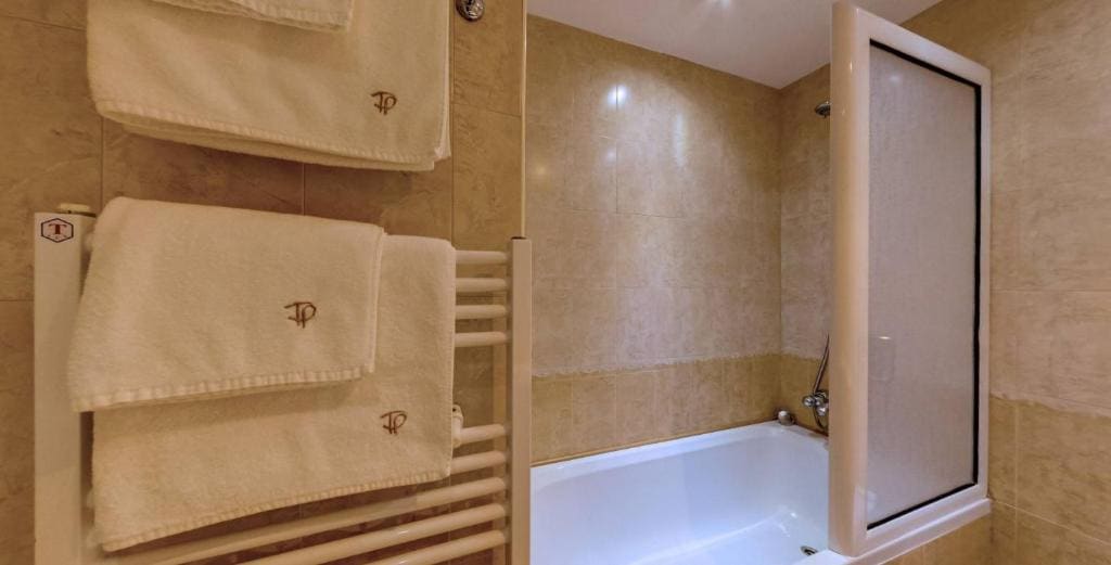 Suite room - Image 2