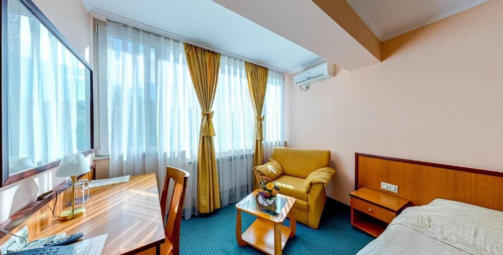 Standard Twin Room room - Image 3
