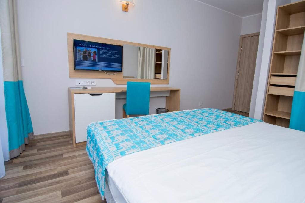 Double Room with Balcony room - Image 3