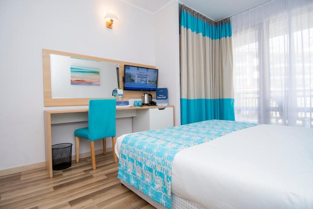 Double Room with Balcony room - Image 2