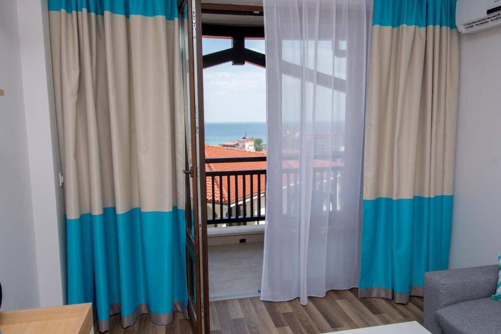 Junior Suite with Balcony room - Image 2
