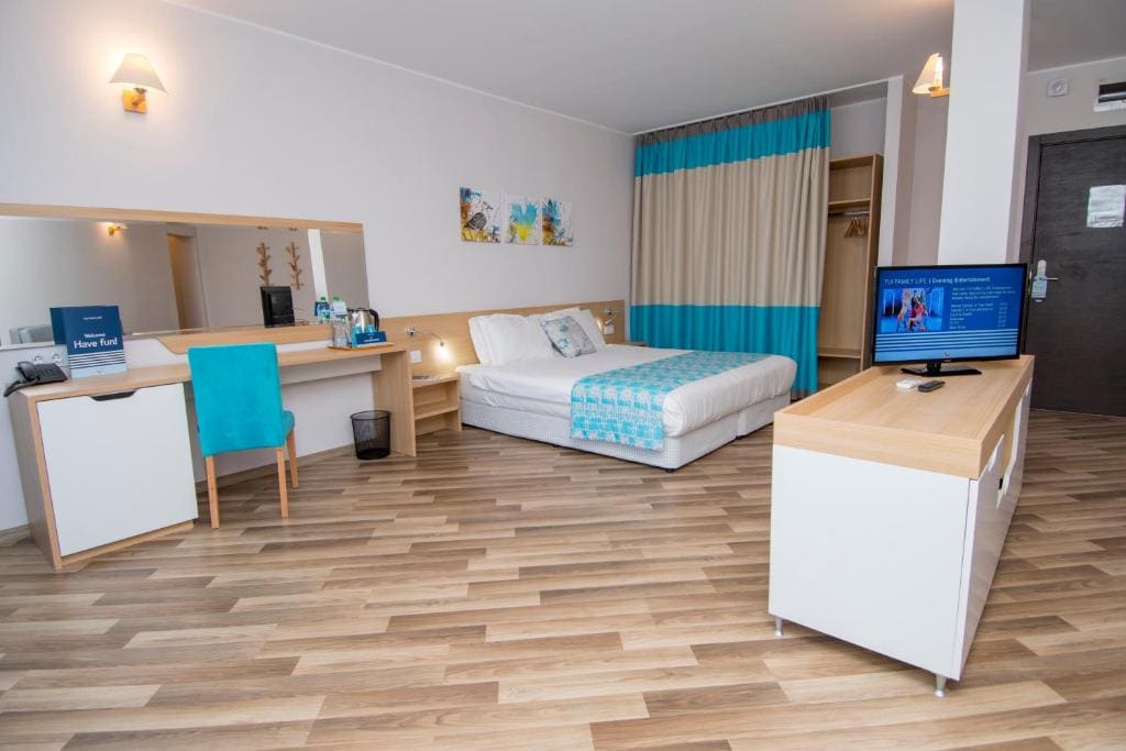 Junior Suite with Balcony room - Image 3