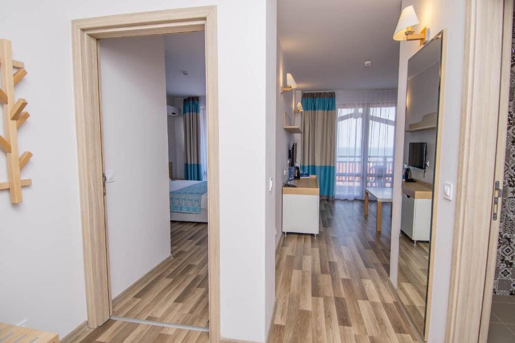 One-Bedroom Suite room - Image 3