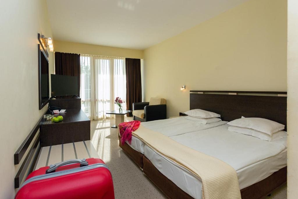 Double or Twin Room with Balcony and Sea View room - Image 2