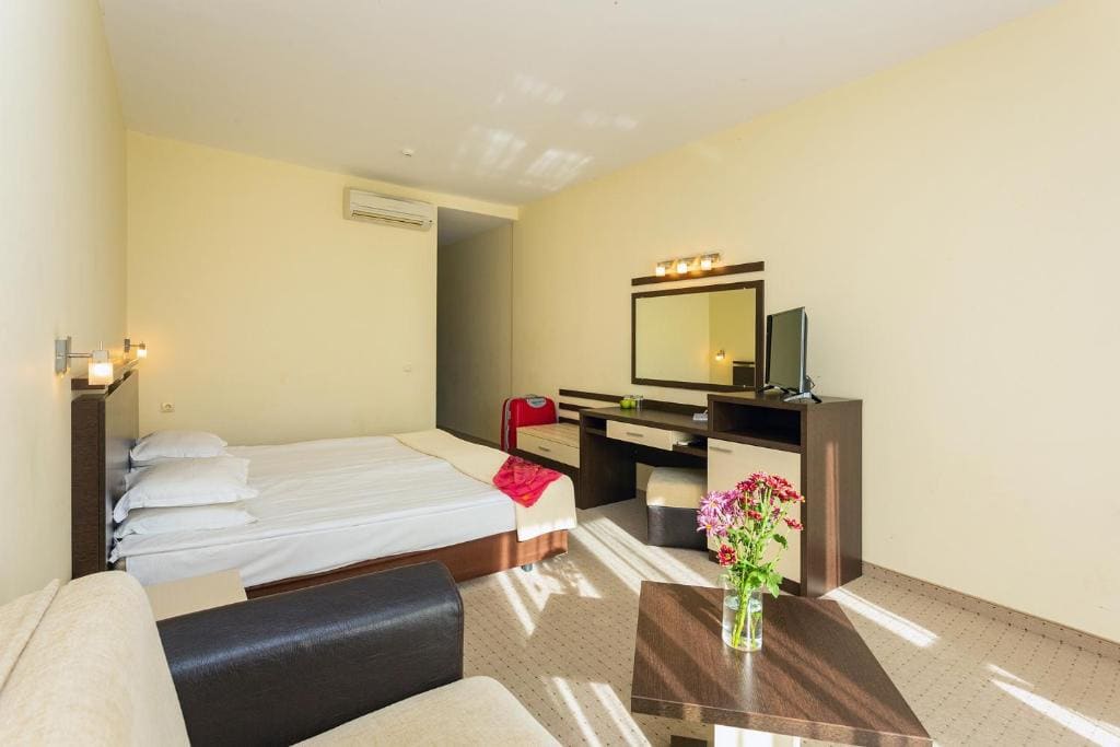 Double or Twin Room with Balcony and Sea View room - Image 3