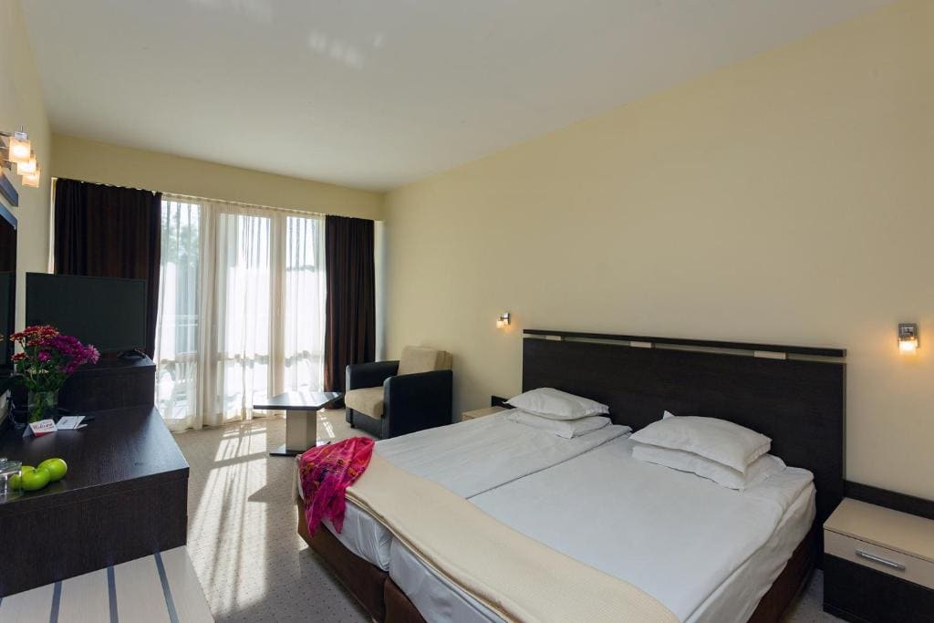Double or Twin Room with Balcony room - Image 2