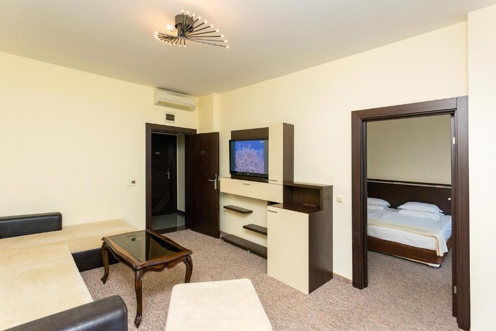 One-Bedroom Suite room - Image 3