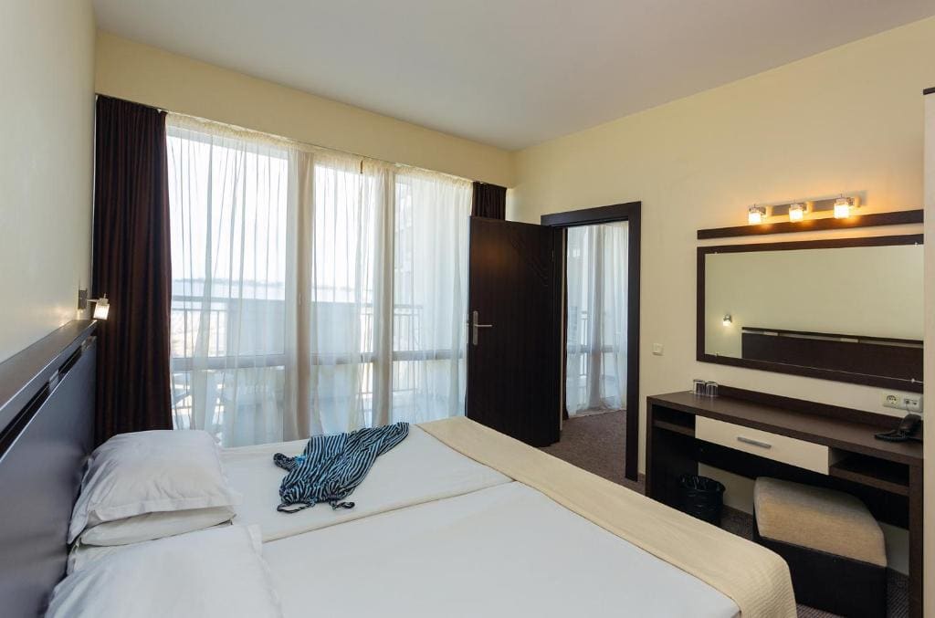One-Bedroom Suite room - Image 2