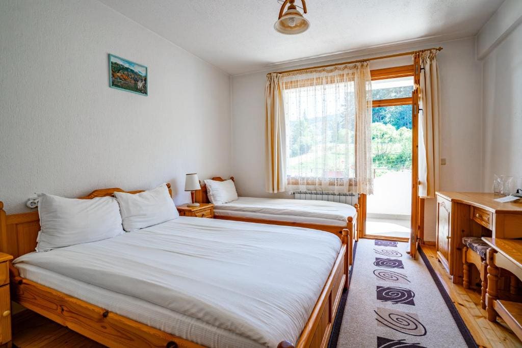 Triple Room with Garden View room - Image 3