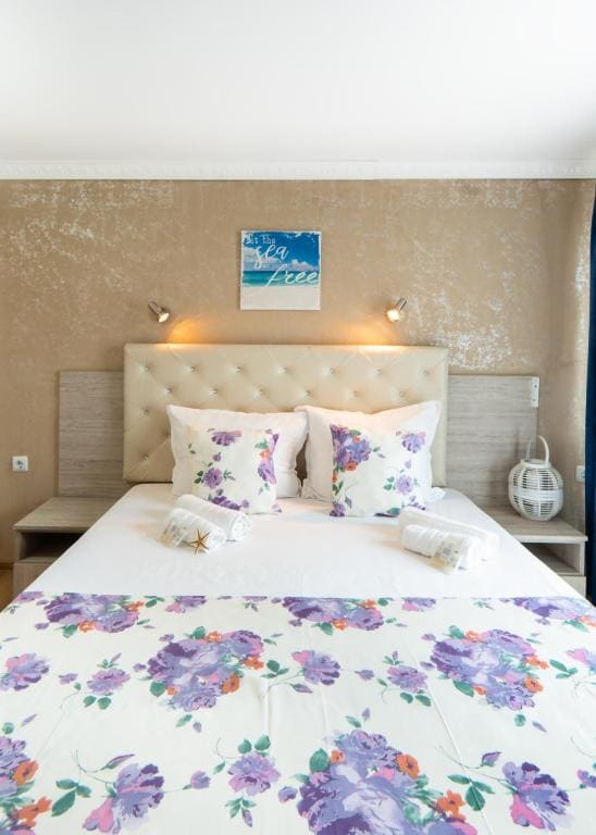 Double Room with Terrace room - Image 2