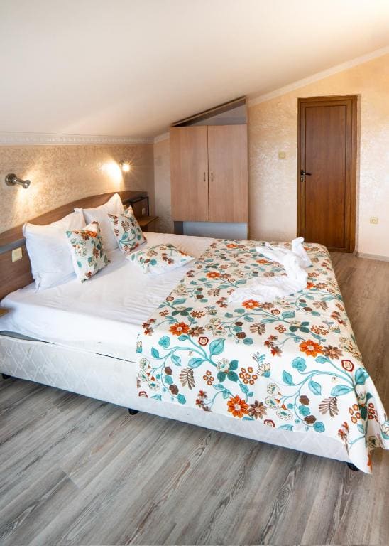 Double Room with Sea View - Attic room - Image 1