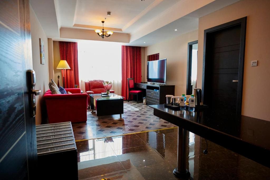 Executive Suite room - Image 3