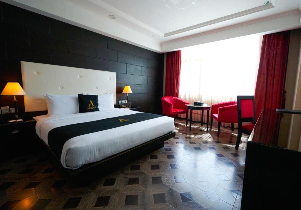 Standard Family Room room - Image 2
