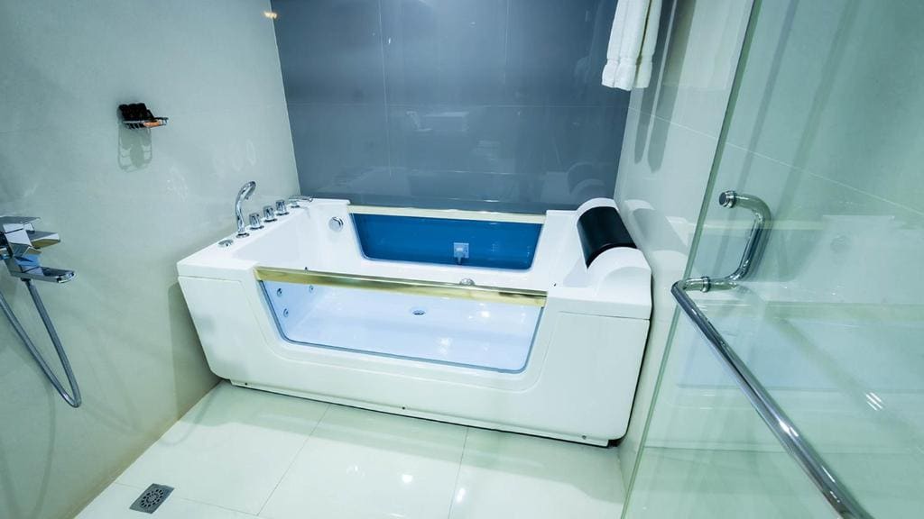 Deluxe Suite room - Image 3
