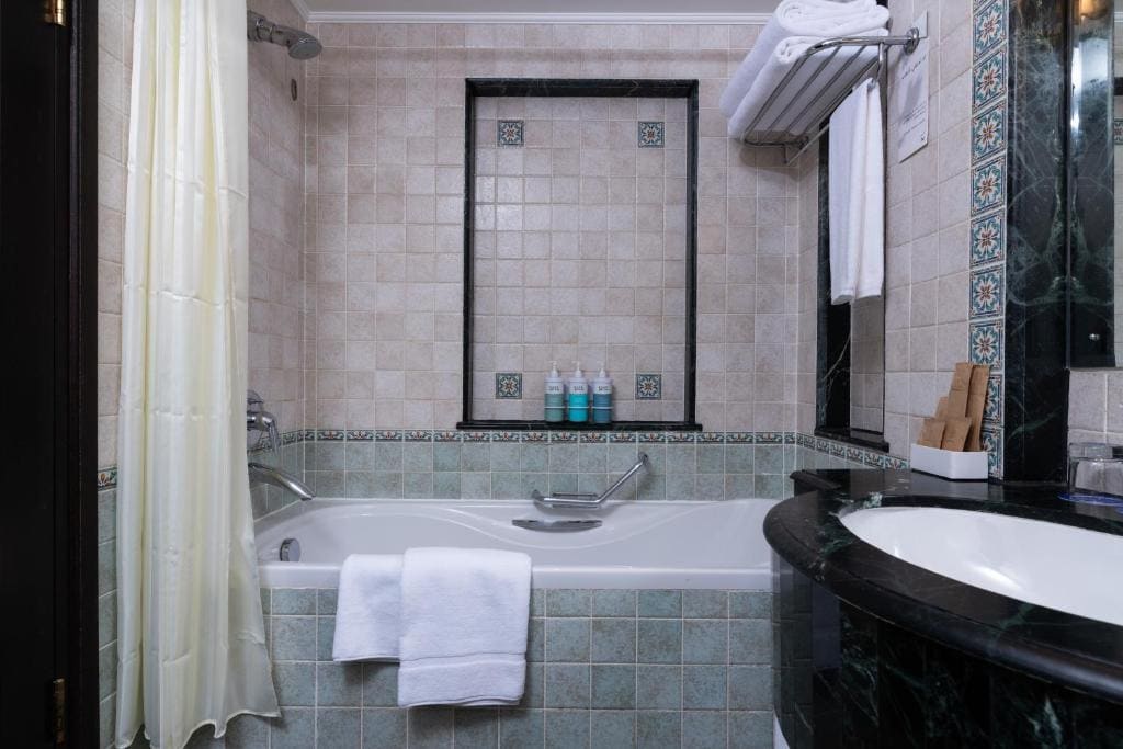 One Bedroom Suite room - Image 3