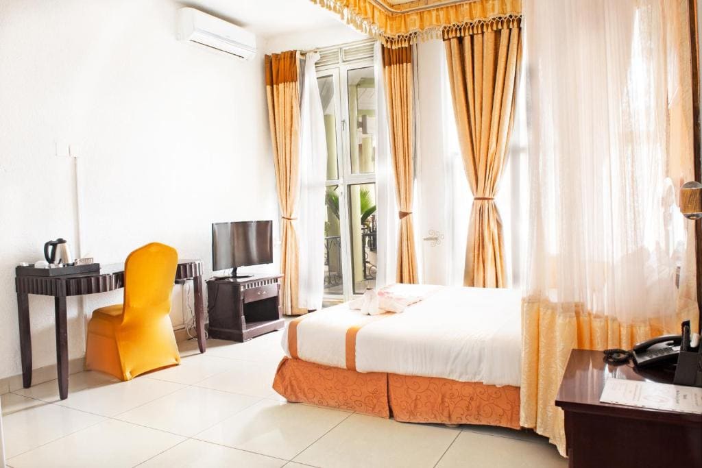 Junior Suite with Pool View room - Image 2
