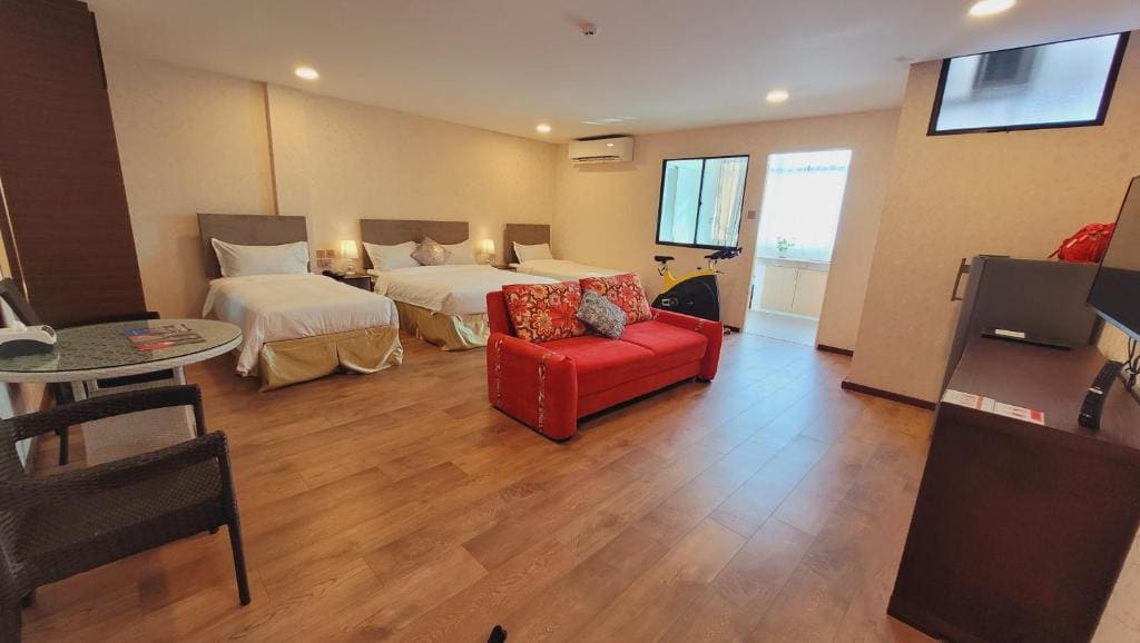 Superior Triple Room room - Image 2