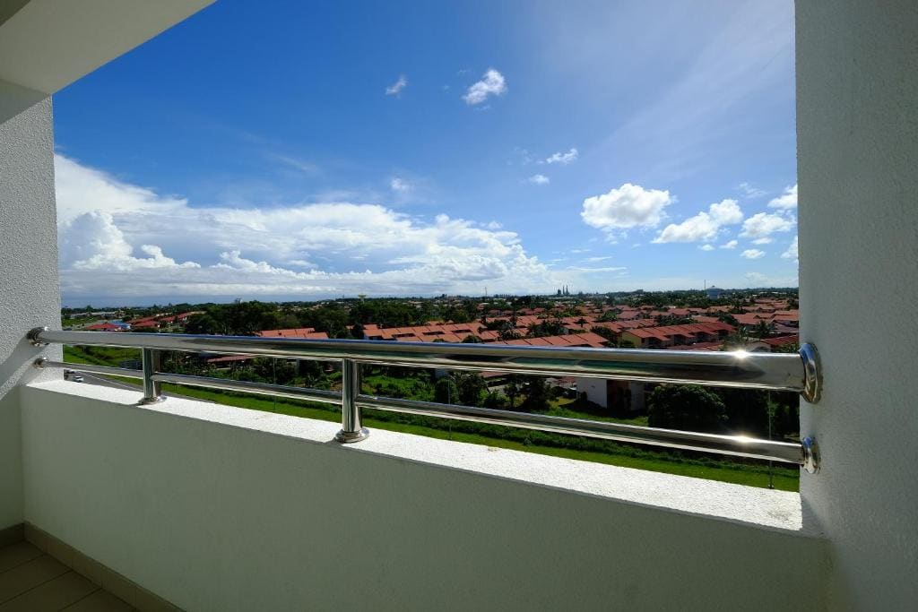 Deluxe King Room with Balcony room - Image 2