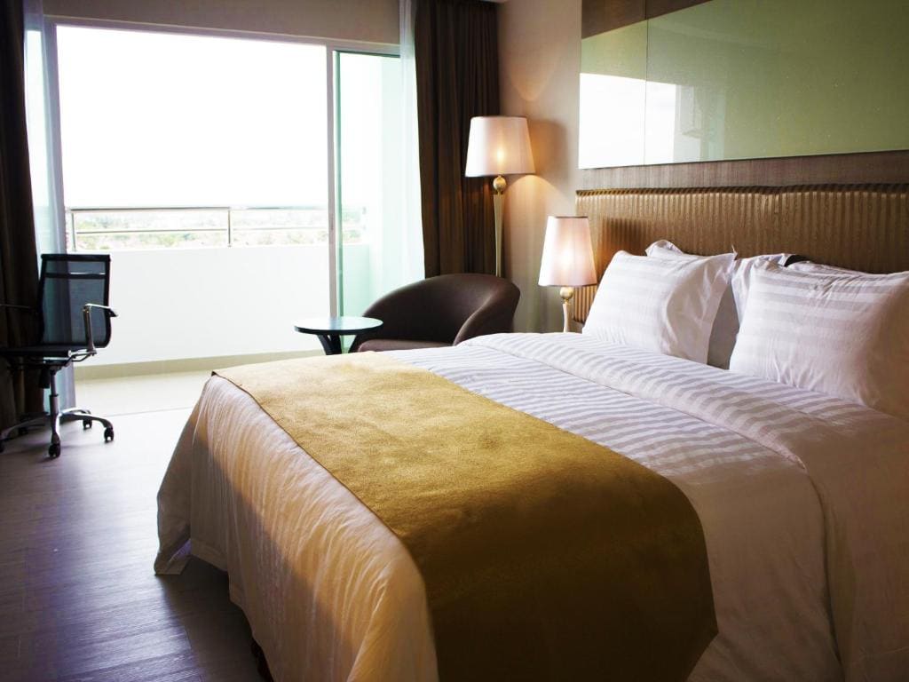 Deluxe Twin Room with Balcony room - Image 1