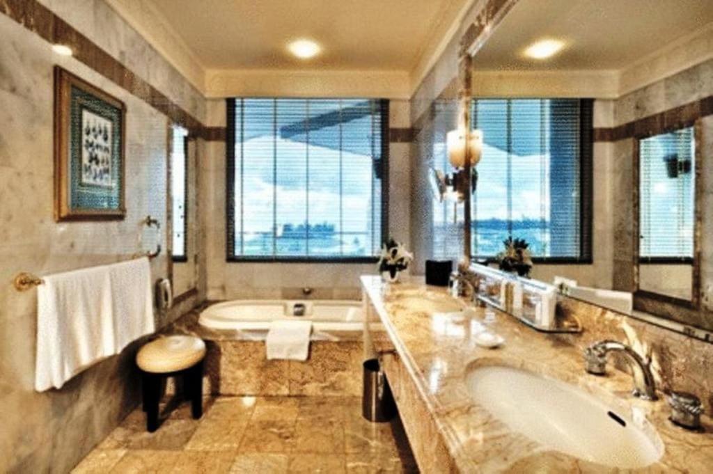 Deluxe Double or Twin Room room - Image 2