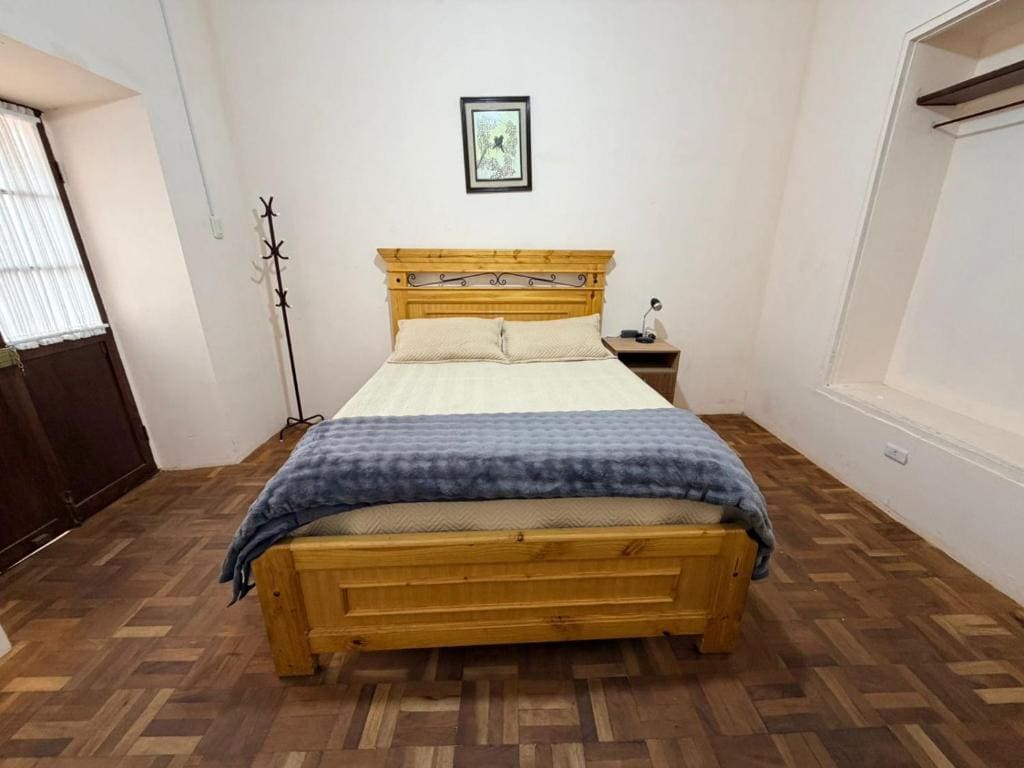Double Room with Shared Bathroom room - Image 3