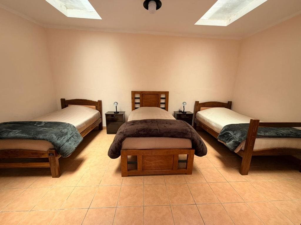 Triple Room with Shared Bathroom room - Image 3