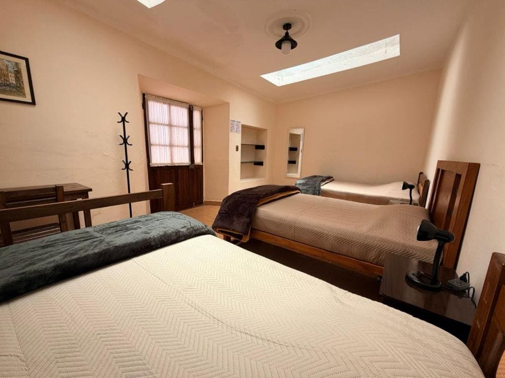 Triple Room with Shared Bathroom room - Image 2