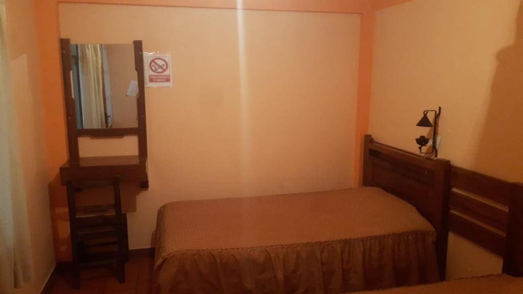 Twin Room with Shared Bathroom room - Image 3