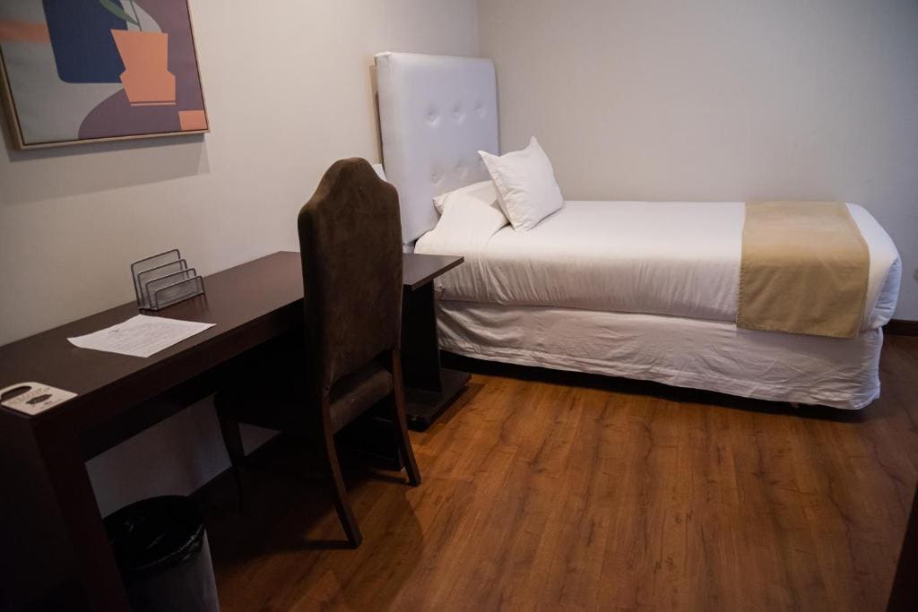 Family Room room - Image 2