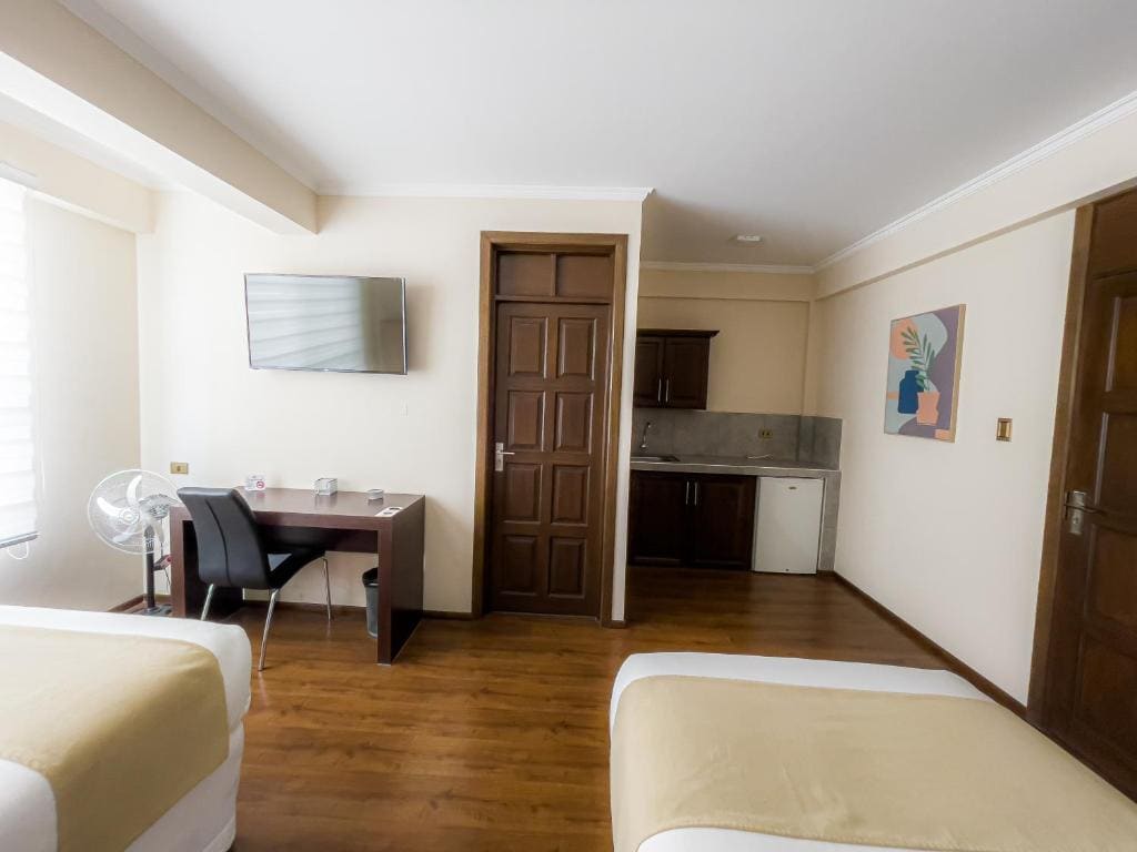 Superior Family Room room - Image 2