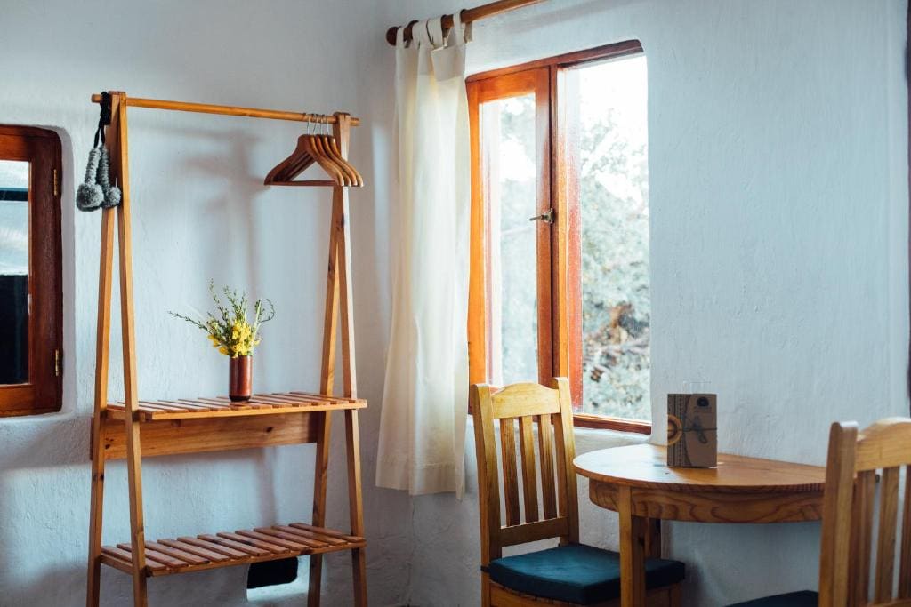 Cottage with King Bed room - Image 3