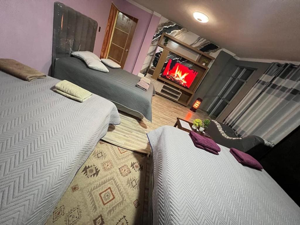 Family Room with Mountain View room - Image 2