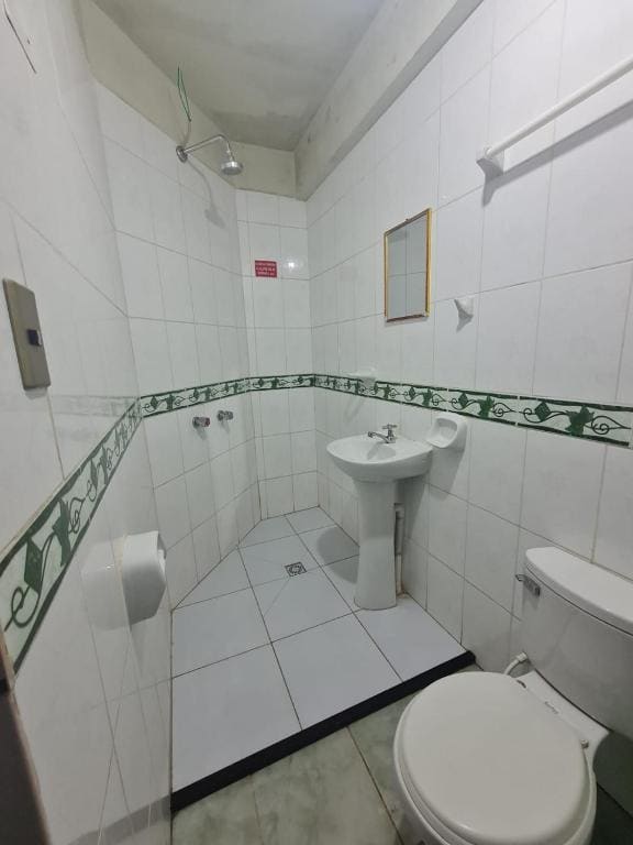 Queen Room with Balcony room - Image 3