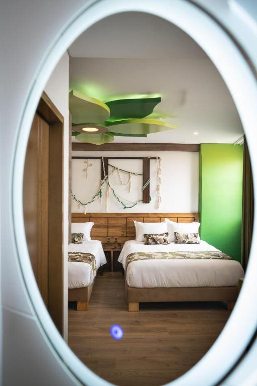 Deluxe Family Room room - Image 3