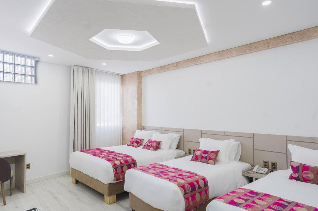 Deluxe Family Room room - Image 1