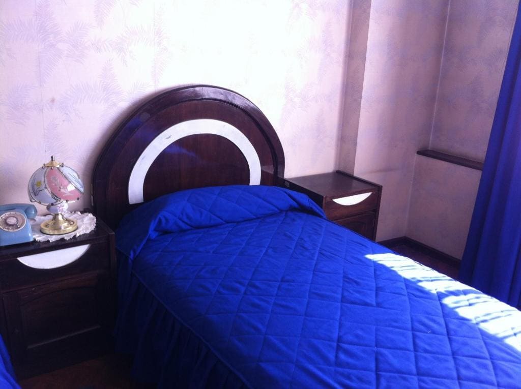 Standard Single Room with Shared Bathroom room - Image 2